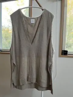 Spick & Span ベージュ リネンVネック ノースリーブ ベスト