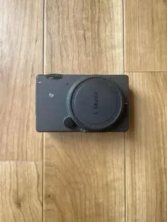 専用　SIGMA fp ミラーレスカメラ 本体のサムネイル