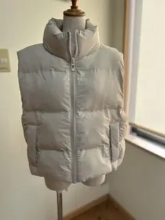 ZARAアイボリーダウンベスト