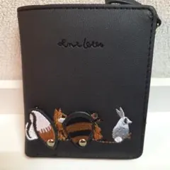 可愛い動物の刺繍入り 二つ折り財布 新品