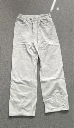 ホワイト　ストレートパンツ　デニム