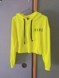 蛍光イエロー クロップドパーカー BABE