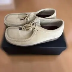 CLARKS Originals ベージュ スエードシューズ