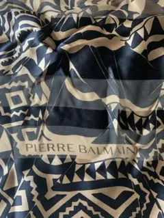 PIERRE BALMAIN 幾何学模様100%シルクスカーフ