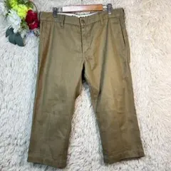 【リーバイス】（ウエスト90）スタプレ クロップドパンツ 無地 グリーン 通勤のサムネイル