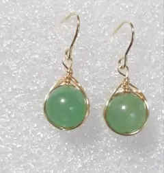 グリーンアベンチュリンの天然石一粒ピアス　ワイヤーラッピング　春ピアス