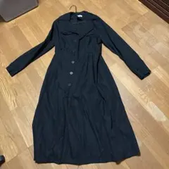 黒 ロングコート シンプルデザイン、薄い生地