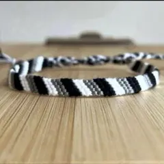 ミサンガ ハンドメイド　ブレスレット　白黒グレー　ブラック　モノトーン　アクセ