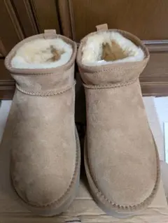 新品　UGG（アグ）ブーツ　クラシックウルトラミニ　厚底スエード　CHE