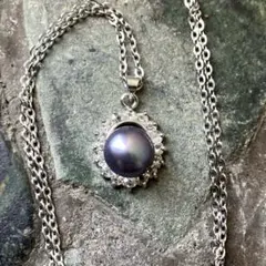 淡水黒真珠とクリスタルのペンダント