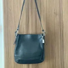 オールドコーチショルダーバック　レザー　 両サイド　長さ調節可能サイズ　多機能