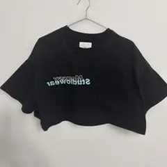MOUSSY STUDIOWEAR ブラック クロップドTシャツ