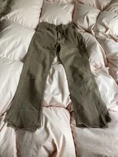 裾切りっぱなしデニムパンツ