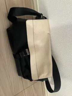 COACH メッセンジャーバッグ 黒とベージュ