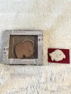 ゾウのテラコッタアロマディフーザーとイルカのお香立て