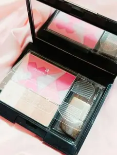 COFFRET D'OR パウダーチークピュアピンクハイライトシェーディングつき