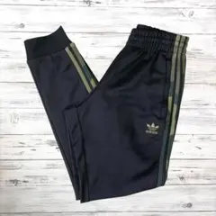 美品 アディダスオリジナルス トラックパンツ ブラック M 2206のサムネイル
