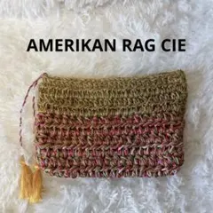 AMERIKAN RAG CIE ゴールドとピンクのタッセル付きクラッチバッグ
