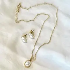 パール風　ネックレスピアスセット