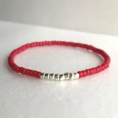 ガラスビーズブレスレット　レッド　カットシルバー