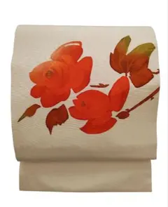 名古屋帯　塩瀬　モダンな花文様　ベージュの地　朱赤　染め帯　大人カジュアル