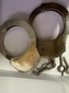 スミス & ウェッソン金属製手錠と鍵のセット スミス & ウェッソン金属製手錠と鍵のセット - メルカリ
