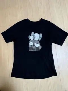 ユニクロ カウズ コラボTシャツのサムネイル