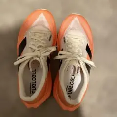 【美品】NB FuelCell Rebel v4 ランニングシューズ22.5cm