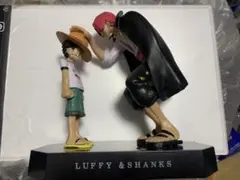 ルフィ & シャンクス フィギュア❣️あの名場面のフィギュアです♪