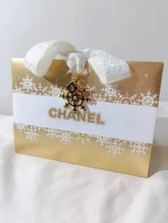 CHANEL 2024年ホリデー限定リボン＆チャーム付きショップ袋