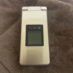 ゴールド 折りたたみ式携帯電話 本体のサムネイル