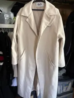 ホワイト ロングコート ボタン付き
