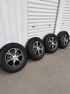 8型ハイエース 新車外し 純正タイヤホイールセット ナット付き 全体的