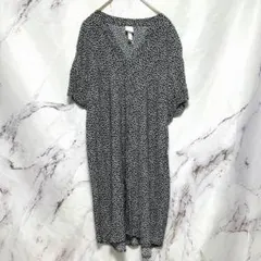 【エイチアンドエム】小花柄 ロングワンピース 半袖 ブラック系 （L相当）