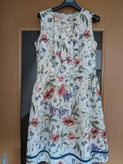 ロイスクレヨン　フラワーワンピース　M 花柄