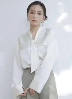 ★anuans★サテンボウタイVネックブラウス