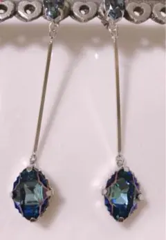 スワロフスキー アクア メタリックブルー ロングピアス