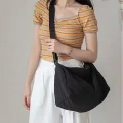 ショルダーバッグ　レディース　メンズ　斜めがけ　大容量　ナイロン　黒　無地　軽量