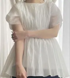 natural couture ホワイト ねじり袖ぺプラムブラウスのサムネイル