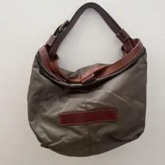 Item thumbnail for item 92bb05d1-f31a-485b-917d-29950648671e