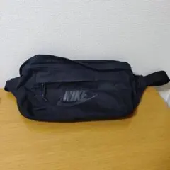 美品NIKE ブラック ショルダーバッグ