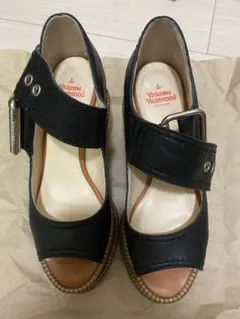 【美品】Vivienne Westwood サンダル　本革　厚底　36のサムネイル