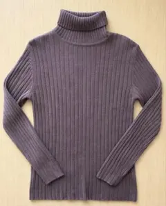 リブ編みブラウンタートルネックセーター