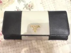 プラダ　長財布