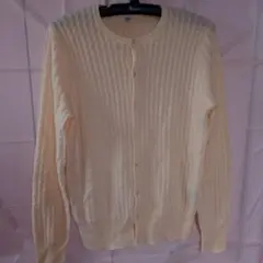 クリーム色 ケーブルニット カーディガンUNIQLO