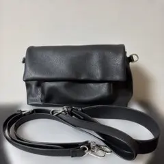nouer ブラックレザーショルダーバッグ ボトムロゴバッグのサムネイル