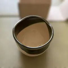 シンプルな茶碗 黒色ストライプ