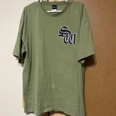 オリーブ色刺繍ロゴTシャツ