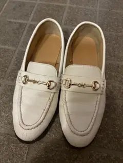 ホワイトレザー ローファー ゴールド金具