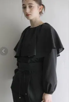 美品　ラトータリテ　ケープカラーブラウス　黒のサムネイル